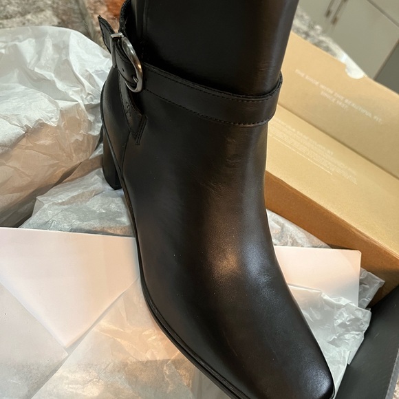 Brand new Naturalizer ankle boots. WEATHERPROOF - Picture 2 of 5